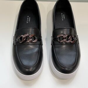 STUDIO Black Womens Loafers with Chain Detail Urban Chic Cushion Edgy Shoes Sz 8